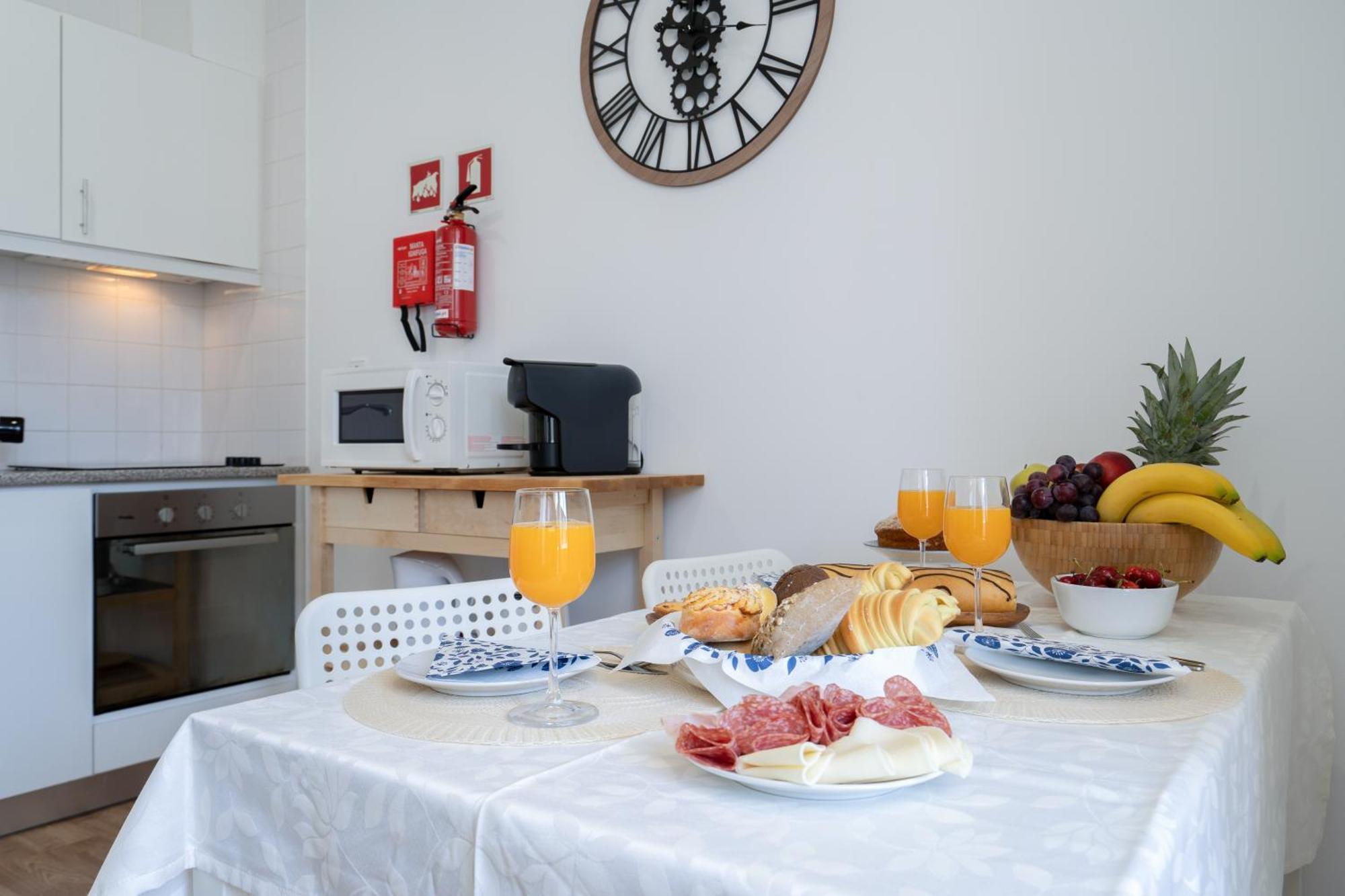 Host Wise - Colorful Fresh Flats - Batalha Apartment Porto Exterior photo