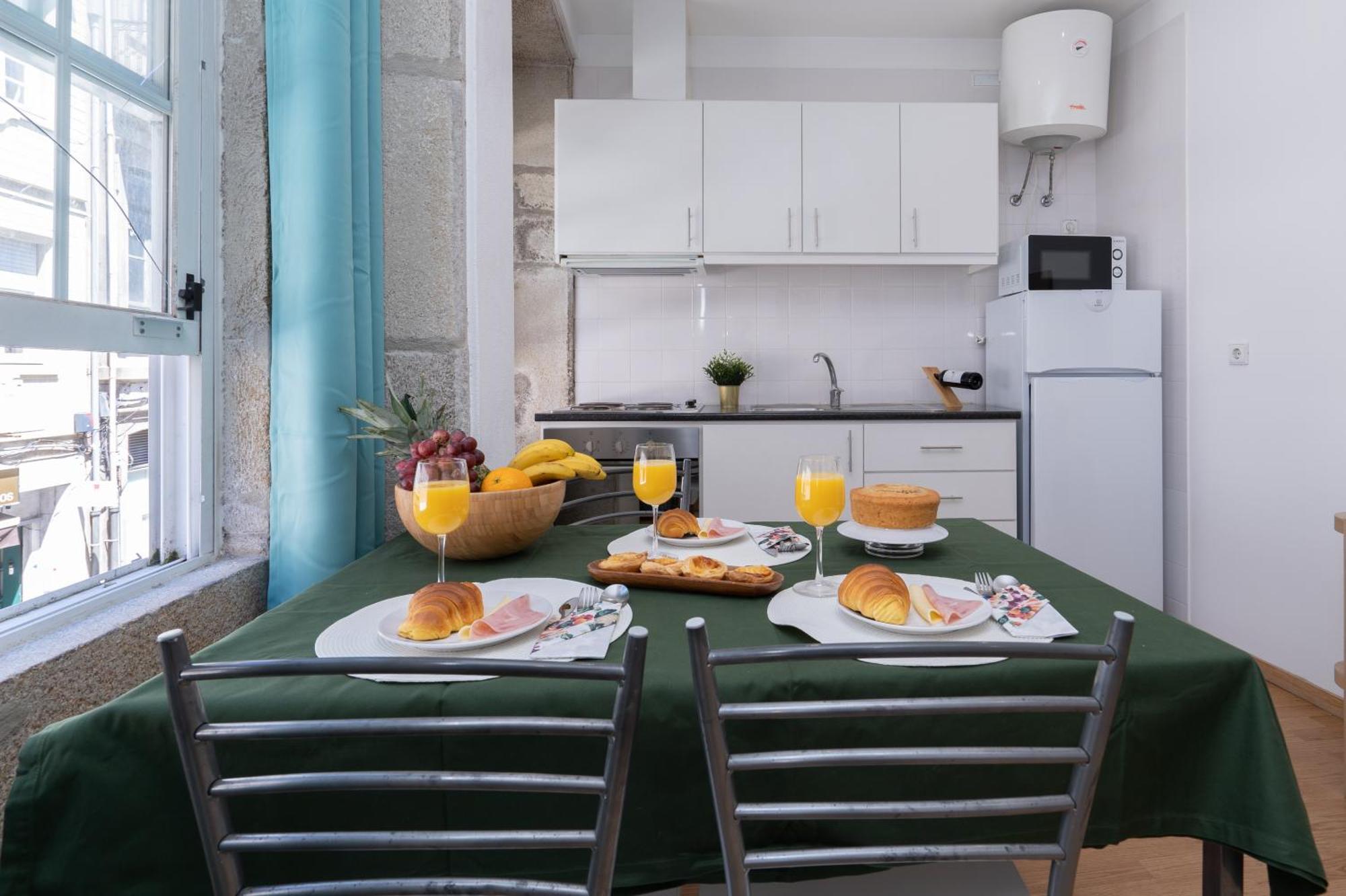 Host Wise - Colorful Fresh Flats - Batalha Apartment Porto Exterior photo
