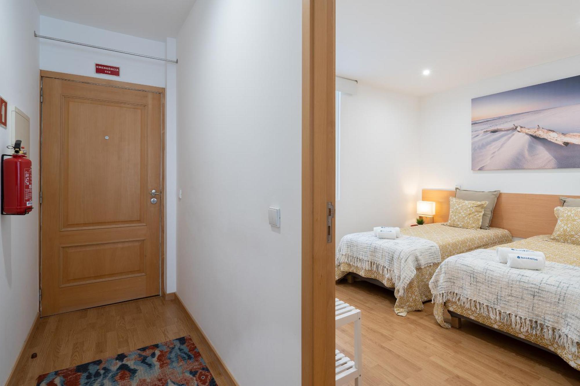 Host Wise - Colorful Fresh Flats - Batalha Apartment Porto Room photo